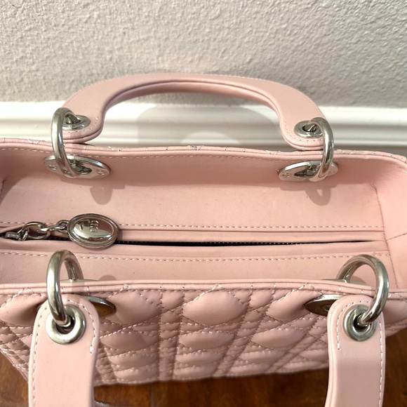 PINK quilted Handles bag! 🌸 - Picture 7 of 8